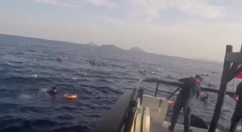 துருக்கியில் புலம்பெயர்ந்து செல்ல முயன்றபோது படகு கவிழ்ந்து விபத்து: 31 பேர் மீட்பு; 8 பேர் பலி