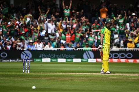 கவாஜா சுயநலமியா? தான் ரன் அவுட் ஆகி மேக்ஸ்வெலை ஆட விட்டிருக்க வேண்டும்: நெட்டிசன்கள் பாய்ச்சல்