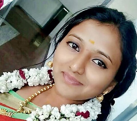 வாசிப்பை நேசிப்போம்: இழப்பிலிருந்து மீட்டெடுக்கும் துணை