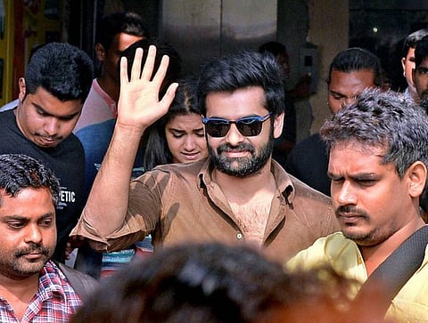 ஷூட்டிங்கிற்காக புகைபிடித்தத தெலுங்கு நடிகர் ராம் பொதினேனிக்கு ரூ.200 அபராதம்