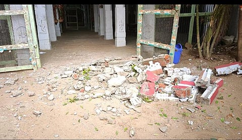 மதுரையில் அரசு உதவி பெறும் பள்ளியில் பால்கனி இடிந்து விபத்து: 3 மாணவர்கள் படுகாயம்