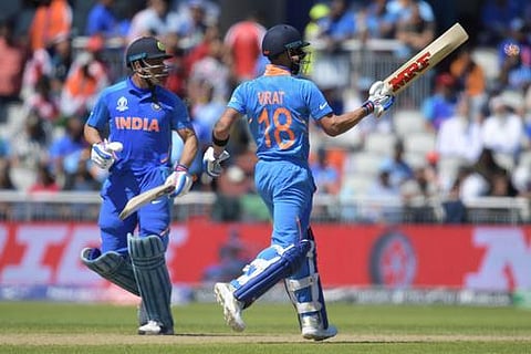 கோலி அபார ஆட்டம்; டாட் பால்களை ஈடுகட்ட கடைசி ஓவரில் ஸ்ட்ரைக் ரேட்டை தேற்றிய தோனி அரைசதம்: இந்திய அணி 7 விக் இழப்புக்கு 268 ரன்கள்