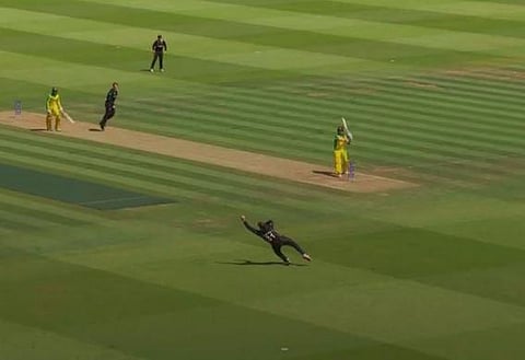 மட்டையிலிருந்து 17மீ தூரம், ரியாக்ஷன் நேரம் 0.6 விநாடிகள்: உ.கோப்பை 2019-ன் சிறந்த கேட்ச்? பிரமிக்க வைத்த மார்டின் கப்தில்