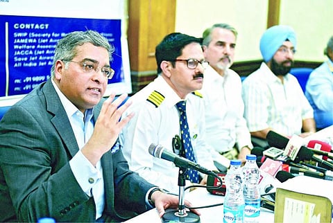 75 சதவீத பங்குகளை வாங்கி ஜெட் ஏர்வேஸை மீட்க ஊழியர்கள், லண்டன் நிறுவனம் இணைந்து விண்ணப்பம்