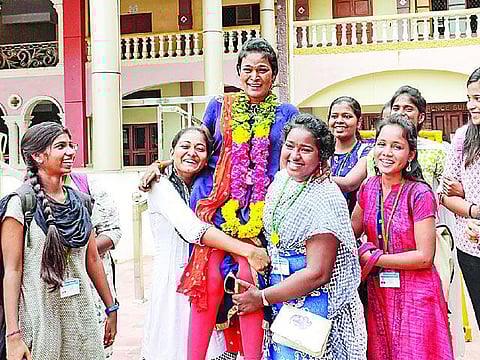 வட்டத்துக்கு வெளியே: பெரும் பயணத்தின் முதலடி!