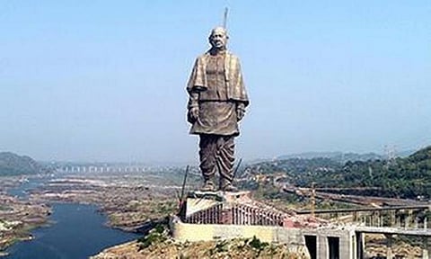 சர்தார் படேல் சிலையில் மழை நீர்க்கசிவு : வைரலாகும் காட்சிகள்