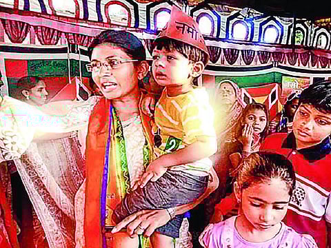 பெண் அரசியல்: கணவரின் தோல்வியை வெற்றியாக்கியவர்