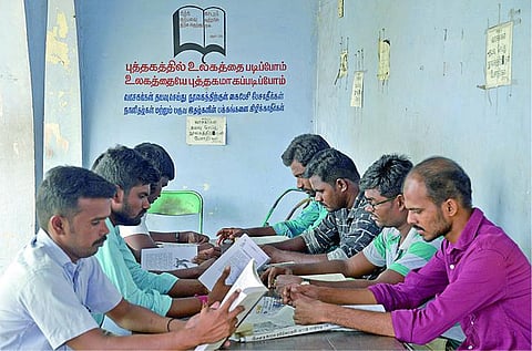 தூத்துக்குடி பழைய பேருந்து நிலையம் விரைவில் இடிப்பு: 57 ஆண்டு பழமையான நூலகத்தின் கதி என்ன? - மாற்று இடம் ஒதுக்க வாசகர்கள் வலியுறுத்தல்