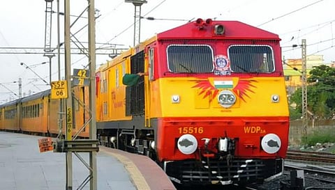 ரயில் இயக்கத்தில் முதல் முறையாக தனியார் நிறுவனம்: லக்னோ-டெல்லி வழித்தட தேஜாஸ் எக்ஸ்பிரஸ் ரயில் தேர்வு