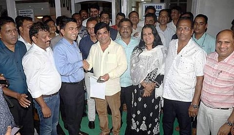 கோவா அரசியலில் திடீர் திருப்பம்: காங்கிரஸ் எம்எல்ஏக்கள் 10 பேர் பாஜகவில் இணைந்தனர்; எதிர்க்கட்சித் தலைவரும் சேர்ந்தார்