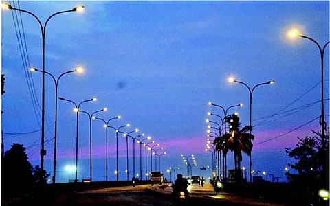 மதுரை மாநகராட்சி தெருவிளக்கு மின் கட்டணம் 14 மாதங்களுக்கு ரூ.104 கோடியா? தவறான தகவல் கொடுத்த அதிகாரிகள் 4 பேருக்கு மெமோ