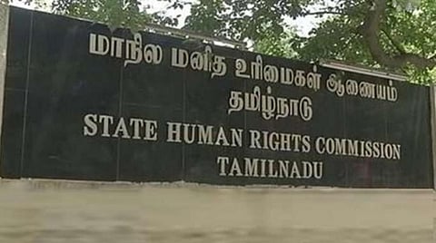 ஹெச்.ஐ.வி பாதித்த மாணவரை பள்ளியில் சேர்க்க மறுப்பு: பள்ளிக் கல்வித்துறைக்கு மனித உரிமை ஆணையம் நோட்டீஸ்