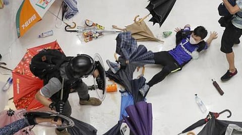 ஹாங்காங்கில் மீண்டும் வன்முறை : போராட்டக்காரர்களை கலகக்காரர்கள் என கேரி லேம் விமர்சனம்