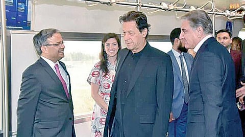 அமெரிக்க தலைநகர் வாஷிங்டனில் பாகிஸ்தான் பிரதமர் இம்ரான் கானும் அவரது குழுவினரும் ரயிலில் பயணம் செய்தனர்.