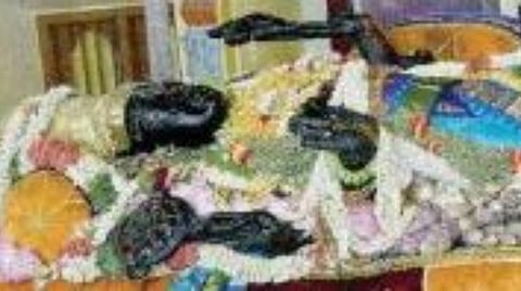 முதல்வர் பழனிசாமி ரூ.1 லட்சம் வழங்கினார்; அத்திவரதரை காண வரும் பக்தர்களுக்கு அன்னதானம் வழங்க நன்கொடை: பொதுமக்களுக்கு தமிழக அரசு வேண்டுகோள்