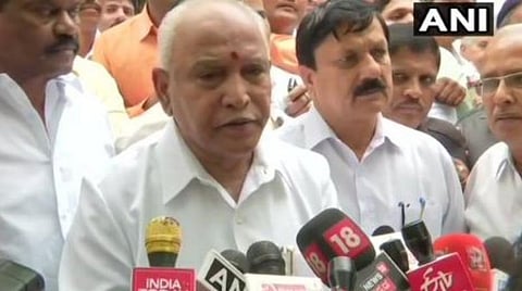 கர்நாடகாவில் ஆட்சி அமைக்க உரிமை கோரினார் எடியூரப்பா: மாலை 6 மணிக்கு பதவியேற்பு