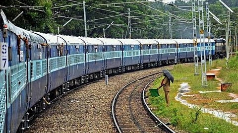 தண்டவாள பராமரிப்பு பணியால் 3 விரைவு ரயில்கள் ரத்து
