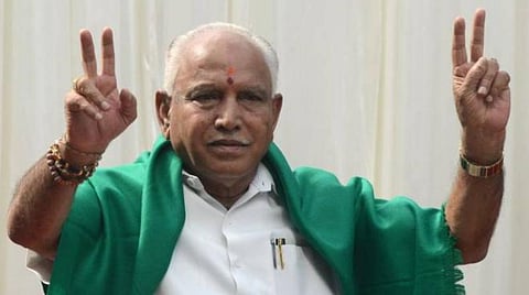 கர்நாடகாவில் நாளை நடைபெறும் நம்பிக்கை வாக்கெடுப்பில் வெற்றி பெற எடியூரப்பா தீவிரம்: பாஜக எம்எல்ஏக்களுடன் ஆலோசனை