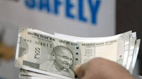 குறைந்தபட்ச இருப்புத் தொகையை பராமரிக்காததால் ரூ.10,000 கோடி வசூலித்த வங்கிகள்