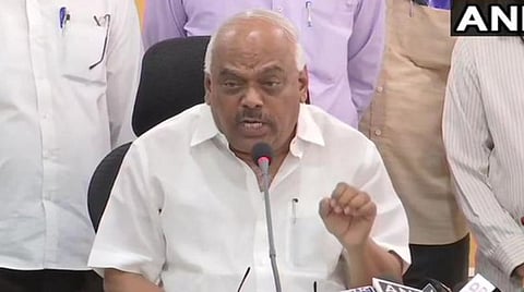 பெங்களூருவில் இன்று நிருபர்களுக்கு பேட்டி அளித்த சபாநாயகர் கே.ஆர். ரமேஷ் குமார் : படம் ஏஎன்ஐ