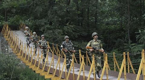 காஷ்மீரில் பாக். ராணுவம் தாக்குதல்: பிறந்து 10 நாளான குழந்தை பலி