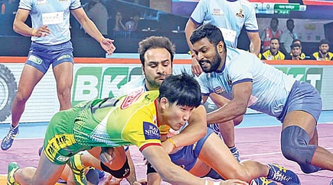 கபடி அணிகளுக்கு பாராட்டு