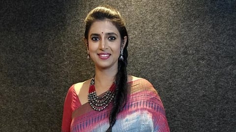 அஜித், விஜய் ரசிகர்களுக்கு கஸ்தூரி அறிவுரை