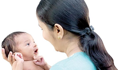 பிறப்புச் சான்று பெற கர்ப்பிணிகள் பதிவு கட்டாயமாக்கப்பட்டதால் தமிழகத்தில் குறைந்துவரும் தாய்-சேய் இறப்பு விகிதம்: 2 ஆண்டுகளில் கர்ப்பிணிகள் பதிவு ஒரு லட்சம் அதிகரிப்பு