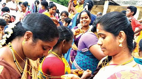 ஆடிப்பெருக்கு: பொன்னிக் கரையில் பெண்கள் திருவிழா