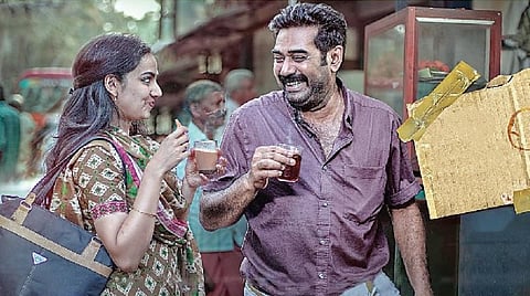 திரைப் பார்வை: மதுபான வண்டி கவிழ்ந்த கதை (சத்யம் பறஞ்சா விஷ்வசிக்குவோ - மலையாளம்)