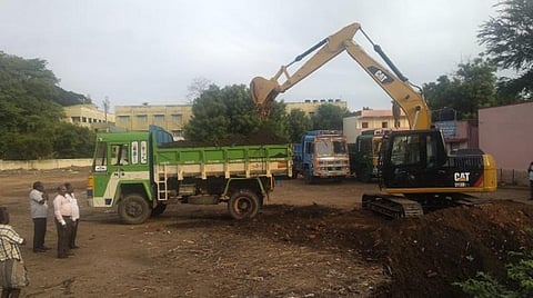 சந்தையாக மாறிய ஊருணி 50 ஆண்டுகளுக்கு பின் மீட்பு: திருப்புவனம் மக்கள் பட்டாசு வெடித்து கொண்டாட்டம்