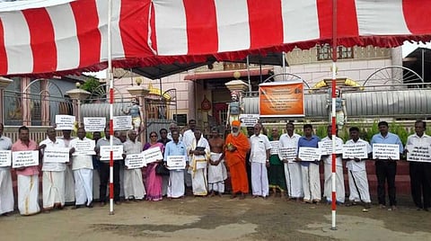 இலங்கையிலுள்ள இந்து கோயில்களை பிரதமர் நரேந்திர மோடி காக்க வலியுறுத்தி யாழ்ப்பாணத்தில் கவன ஈர்ப்பு ஆர்ப்பாட்டம்