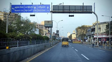 எல்ஐசி முதல் ஆயிரம் விளக்கு வரையுள்ள அண்ணா சாலையில் பணிகள் முழுமையாக முடிவடையவில்லை: இருவழிப் பாதையாக மாற்றுவதில் தாமதம்