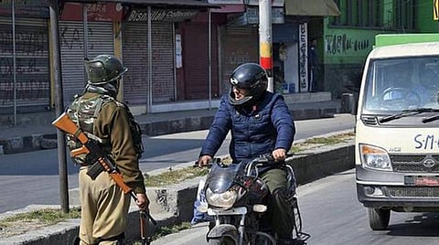 பாதுகாப்புப் படையினர் என்கவுன்ட்டர்: காஷ்மீரில் ஜெய்ஷ் இ முகமது தீவிரவாதிகள் 4 பேர் சுட்டுக்கொலை