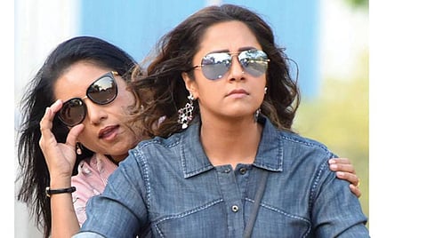 திரை விமர்சனம் - ஜாக்பாட்