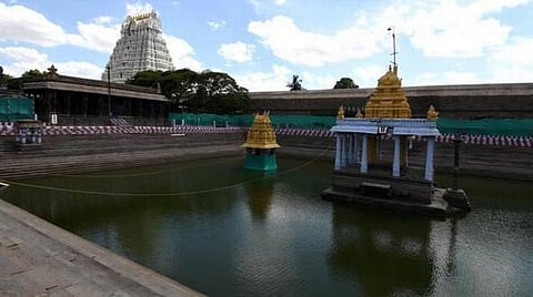 அத்திவரதரை வைக்கும் அனந்தசரஸ் குளத்தை தூர்வாரக் கோரி வழக்கு: அரசு வழக்கறிஞர்கள் ஆய்வு செய்ய உத்தரவு