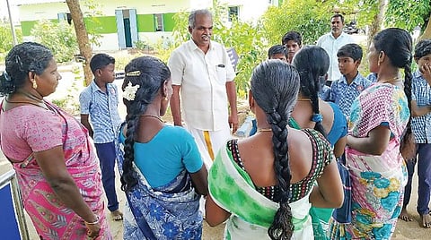 முன்மாதிரி பள்ளியை உருவாக்கிய தலைமையாசிரியர்!