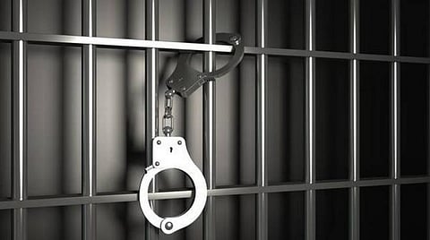 கழுகுமலையில் தகாத உறவை கணவர் கண்டித்ததால் ஒன்றரை வயது குழந்தையை கொன்றதாக தாய், இளைஞர் கைது