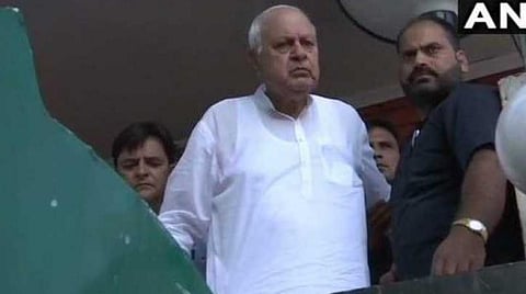 ஊடகங்களிடம் கண்ணீர்விட்ட தேசிய மாநாட்டுக்கட்சியின் தலைவர் பரூக் அப்துல்லா : படம்ஏஎன்ஐ