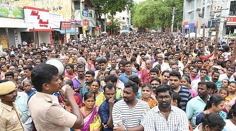 அத்திவரதரை தரிசிக்க 2 நாள்கூட ஆகலாம்: பக்தர்கள் உரிய முன்னேற்பாடுகளுடன் வர அறிவுறுத்தல்