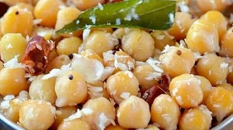 வெள்ளை கொண்டைக்கடலை சுண்டல் பிரசாதம் - வரலட்சுமி பூஜை ஸ்பெஷல்