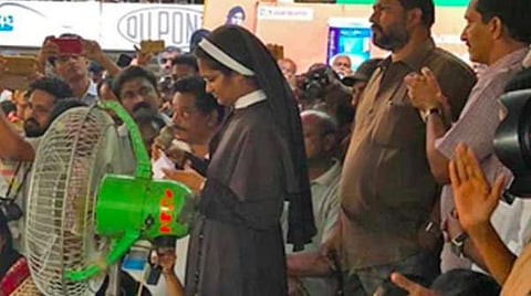 பிஷப் பிராங்கோ மூலக்கல்லுக்கு எதிராகப் போர்க்கொடி உயர்த்திய கன்னியாஸ்திரி சபையிலிருந்து வெளியேற உத்தரவு