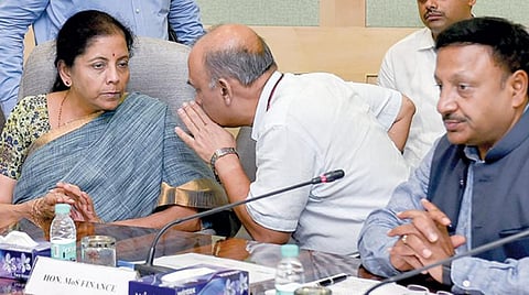 ஆட்டோமொபைல் துறையில் தேக்க நிலை காரணமாக 3.5 கோடி பேர் வேலையிழக்கும் அபாயம்: அரசு தலையிட மஹிந்திரா நிறுவனம் வலியுறுத்தல்