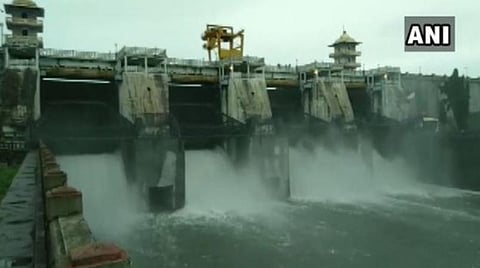 கபினி அணையில் இருந்து 40,000 கன அடி தண்ணீர் திறப்பு: காவிரியில் வெள்ளப்பெருக்கு