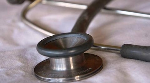 அரபு நாடுகளில் பாகிஸ்தான் மருத்துவர்கள் பணி நீக்கம்: மருத்துவக் கல்வியில் தரம் இல்லை எனக் குற்றச்சாட்டு