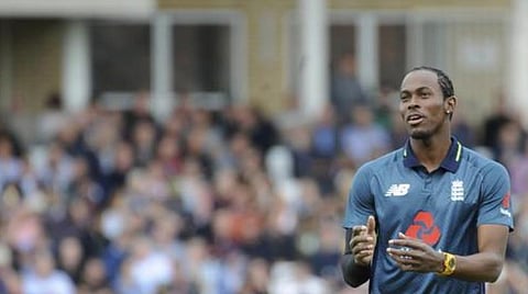 நீங்கள் அழகாக இல்லை: ட்விட்டர் பயனருக்கு ஆர்ச்சரின் சுவாரசிய பதில்