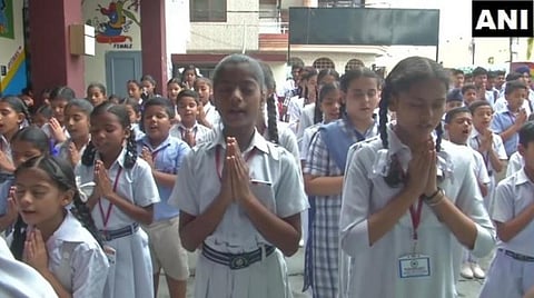 காஷ்மீரில் இயல்பு நிலை திரும்புகிறது: ஜம்முவில் பள்ளிகள் திறப்பு