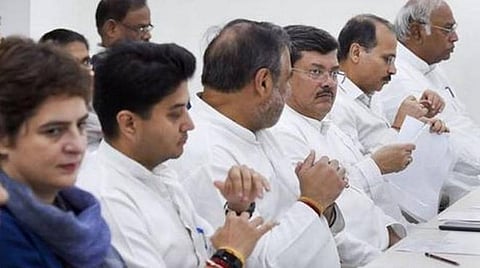 காங்கிரஸ் காரிய கமிட்டிக் கூட்டம்: புதிய தலைவர் தேர்வு ஆலோசனையில் சோனியா, ராகுல் பங்கேற்கவில்லை