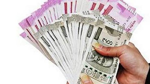 ரயில் கொள்ளையனின் ஏடிஎம் கார்டு மூலம் ரூ.2.5 லட்சம் பணம் எடுத்த காவல் ஆய்வாளர் இடை நீக்கம்