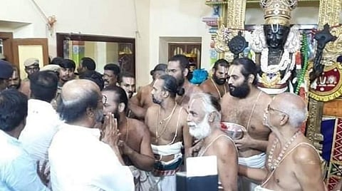 அத்திவரதரை தரிசித்தார் ரஜினி